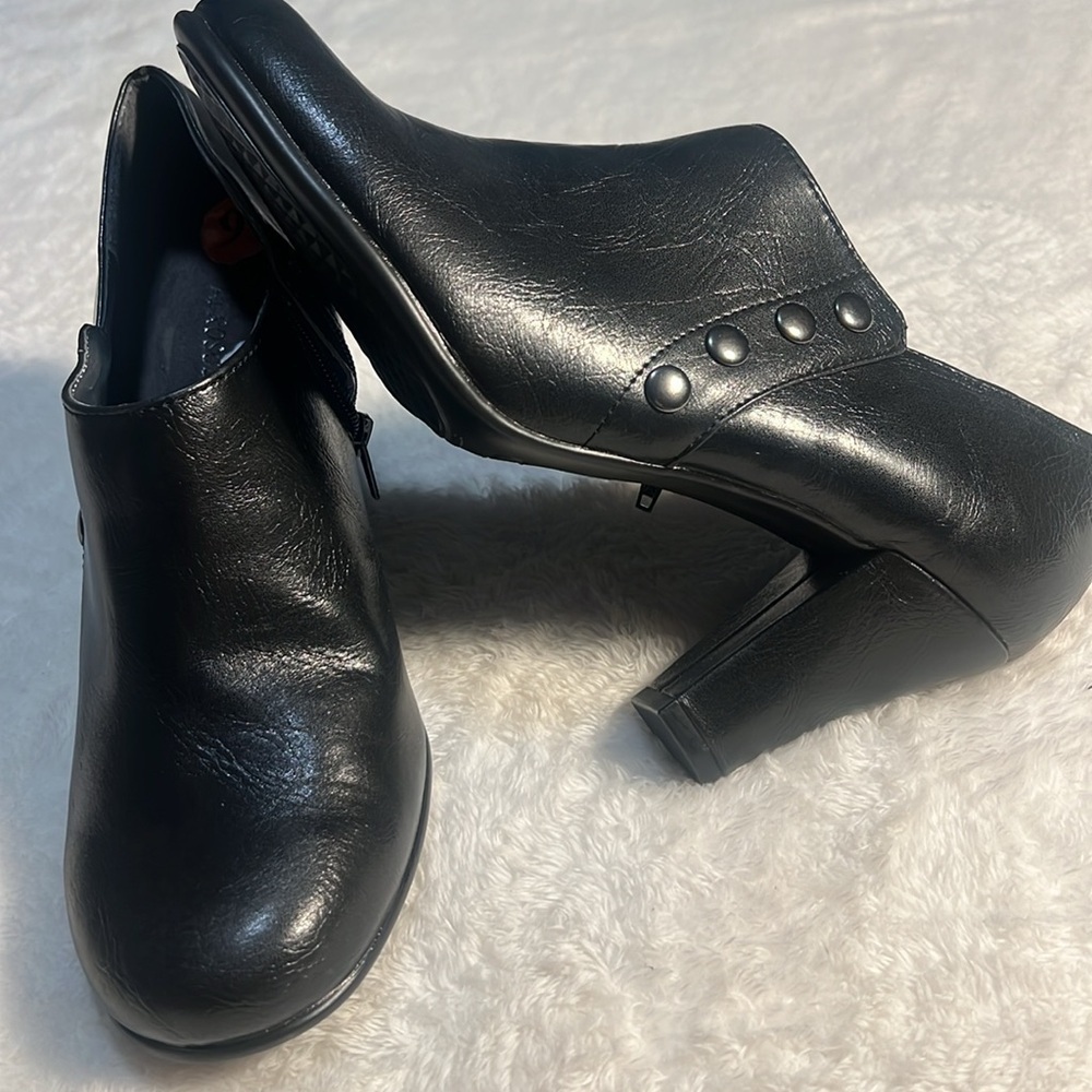 Aerosoles Sz 9.5 Black Short Ankle Booties Round Toe Faux Leather Boots  NWT